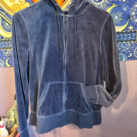 Tracksuit - Picture 2 of 4